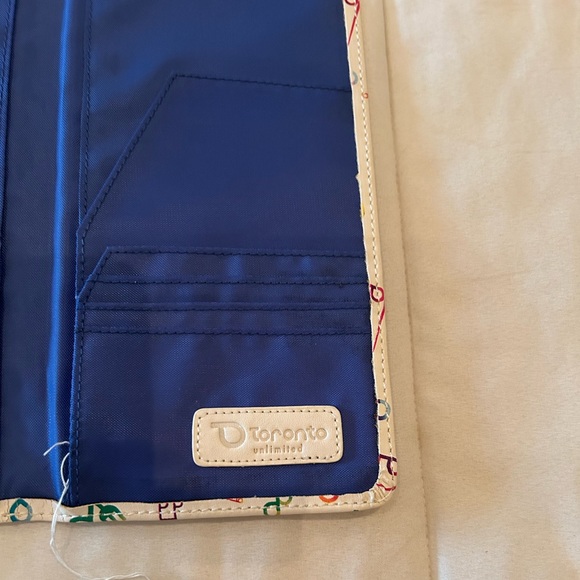 Jeanne Lottie Padded Card Organizer Toronto Souvenir New With Tag - Picture 4 of 5